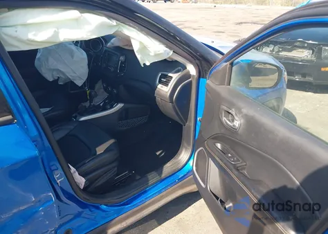 2018 Jeep Compass Latitude 4X4 из США, поврежденный, VIN 3C4NJDBB5JT168004